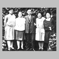 086-0088 Roddau Perkuiken 1931. Im Bild von links Margot Sommer, Else Rohde, Karl Schulz, Frieda Templin und Martha Schoenhard.jpg